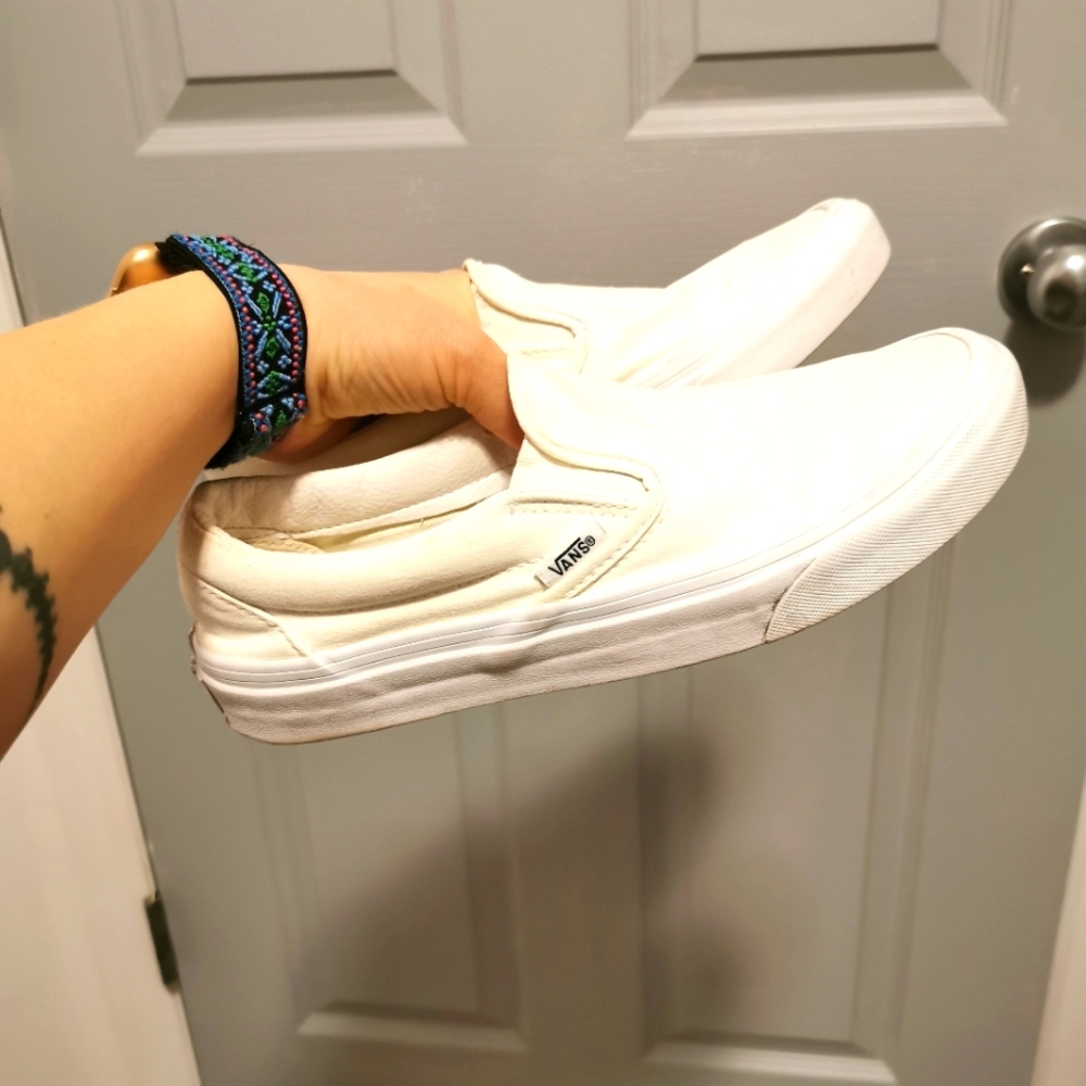 VANS | Classic slip-ons in white size 8